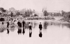 Isleworth,children paddling